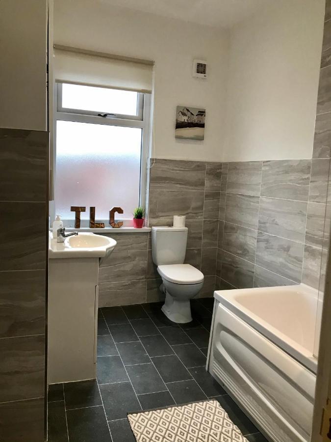 Stylish 3 Bedroom House Only 5 Mins From M6/M58 Γουίγκαν Εξωτερικό φωτογραφία